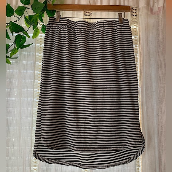 Tickled Teal Women’s Navy White Hi Lo Striped MIDI Skirt Size Small - Picture 1 of 5